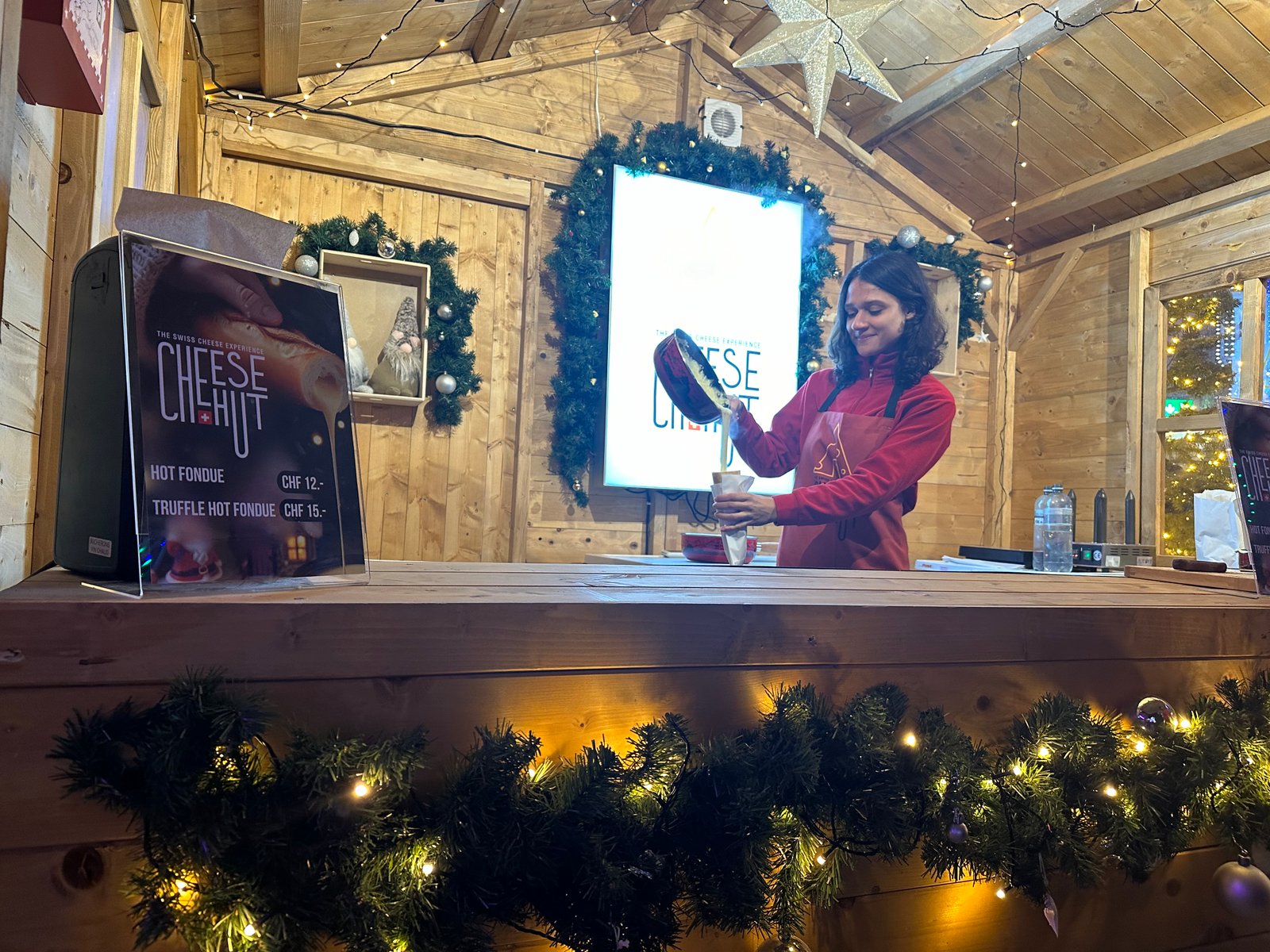 Cheese Hut — stand signature MNM
